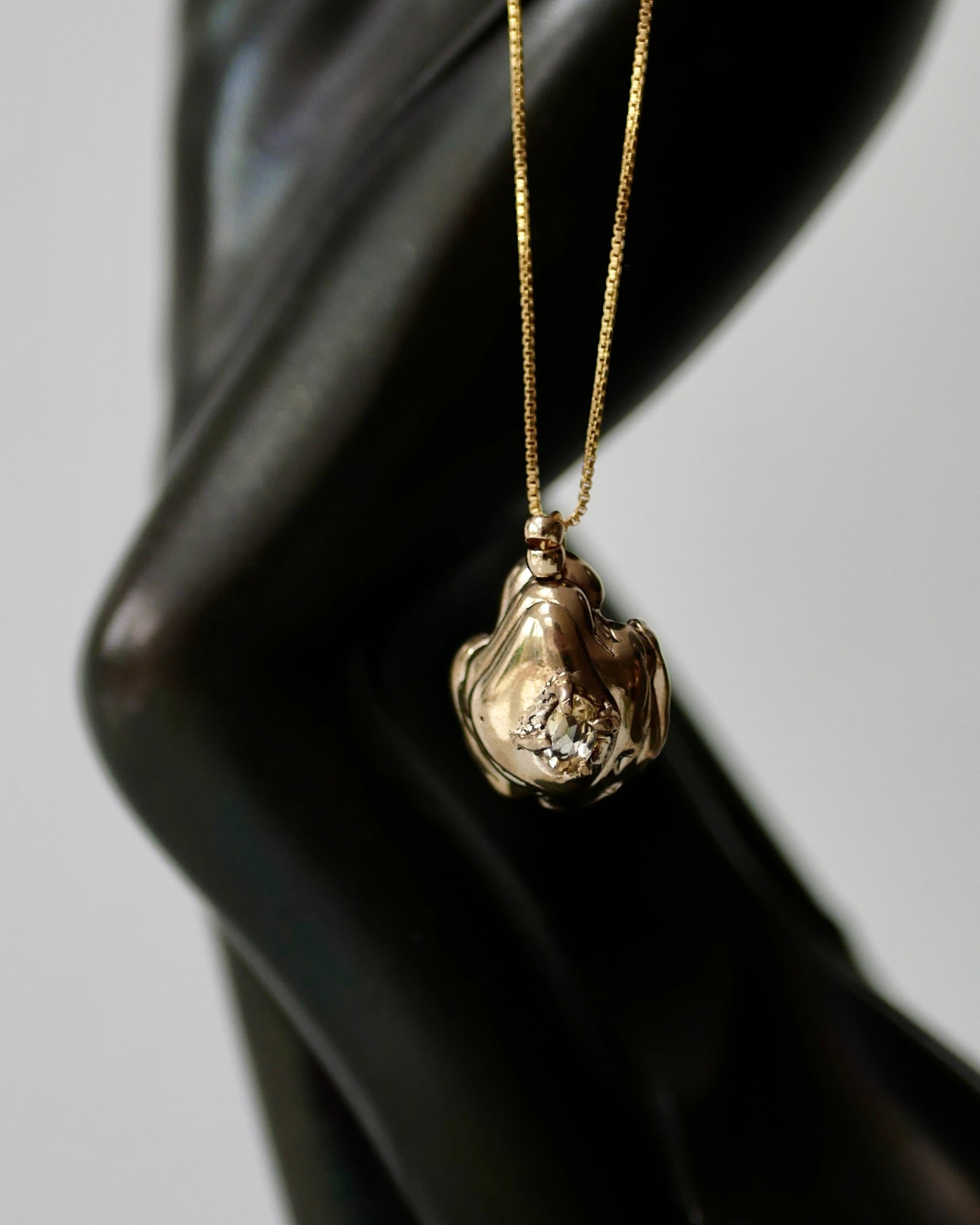 Oyster necklace 03